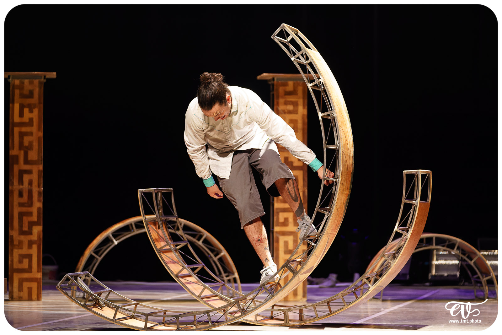 ESENCIAL (VAIVEN CIRCO)